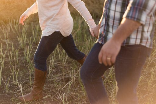 Couple walking through a field. Photo: Prescilla du Preez (Unsplash)